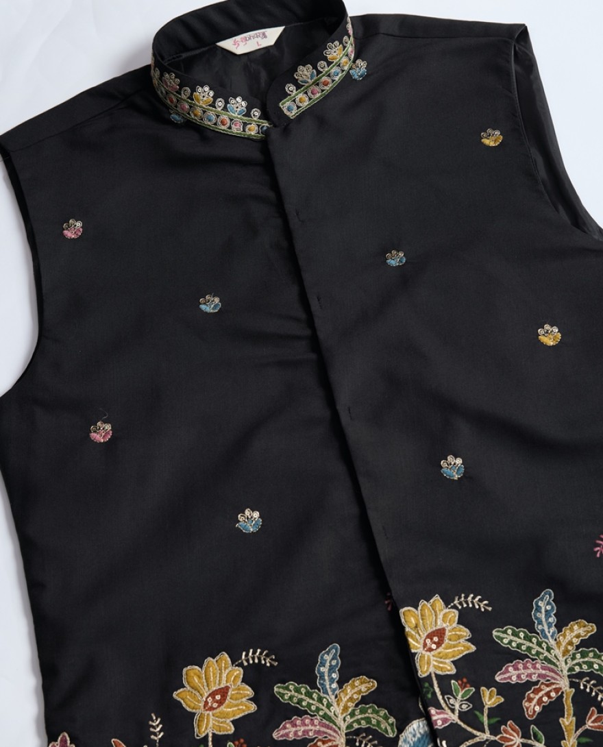 61231-black - Embroidery Black Cotton Kurta & Koti Jacket